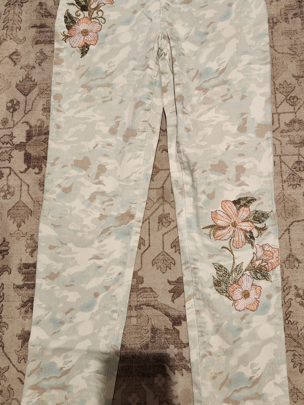 Gloria Vanderbilt Pale Blue & Beige Camo Skinny Pants with Floral Applique